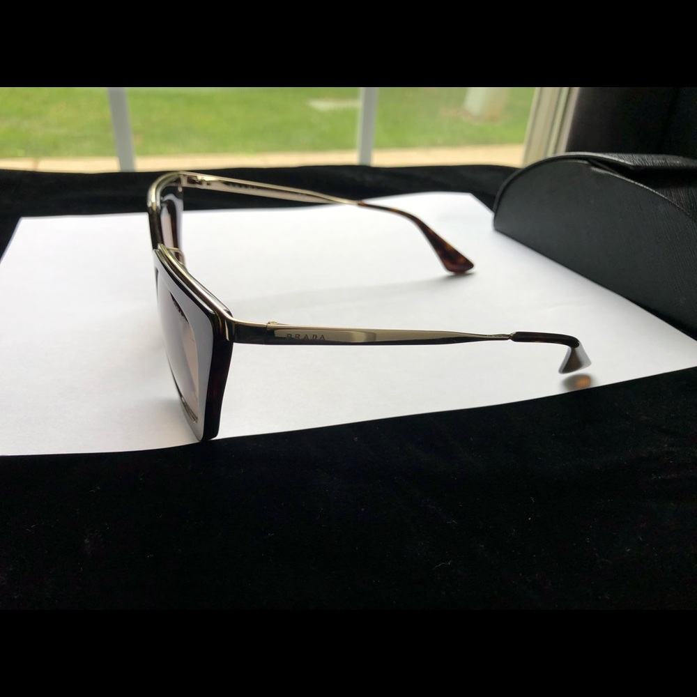 Authentic Prada sunglasses;tortoiseshell trimmed in gold;perfect condition. - Picture 3 of 4